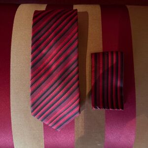 Silk neck tie and matching pocket square
